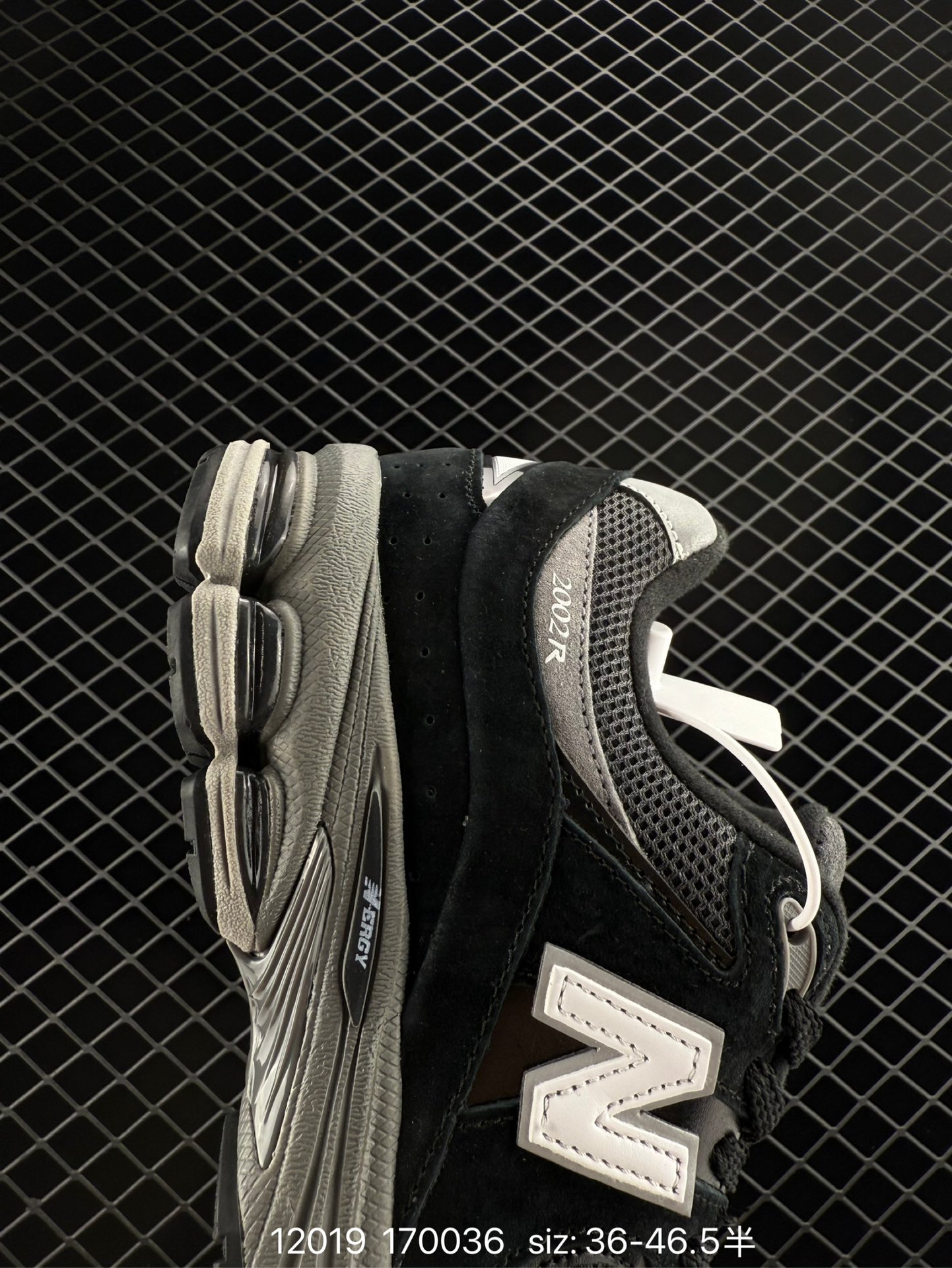 New Balance M2002